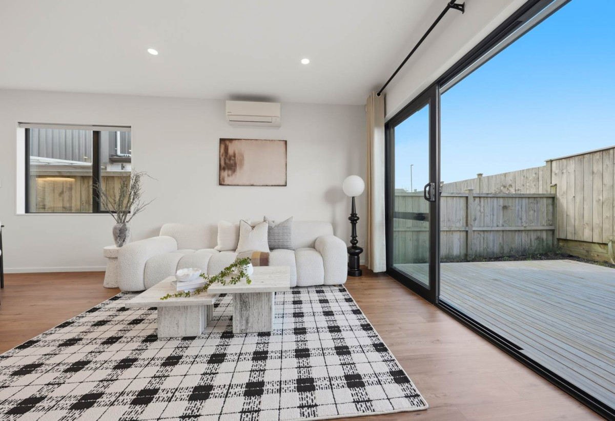 Must sell, 4 beds 2.5 baths home with garage, close to local shops, cafés, parks, motorway access, and the popular Hobsonville Point precinct. 0.4 km to Hobsonville Point Primary School, 0.8 km to Hobsonville Point Secondary School, 14 Possum Lane, Hobsonville, Auckland