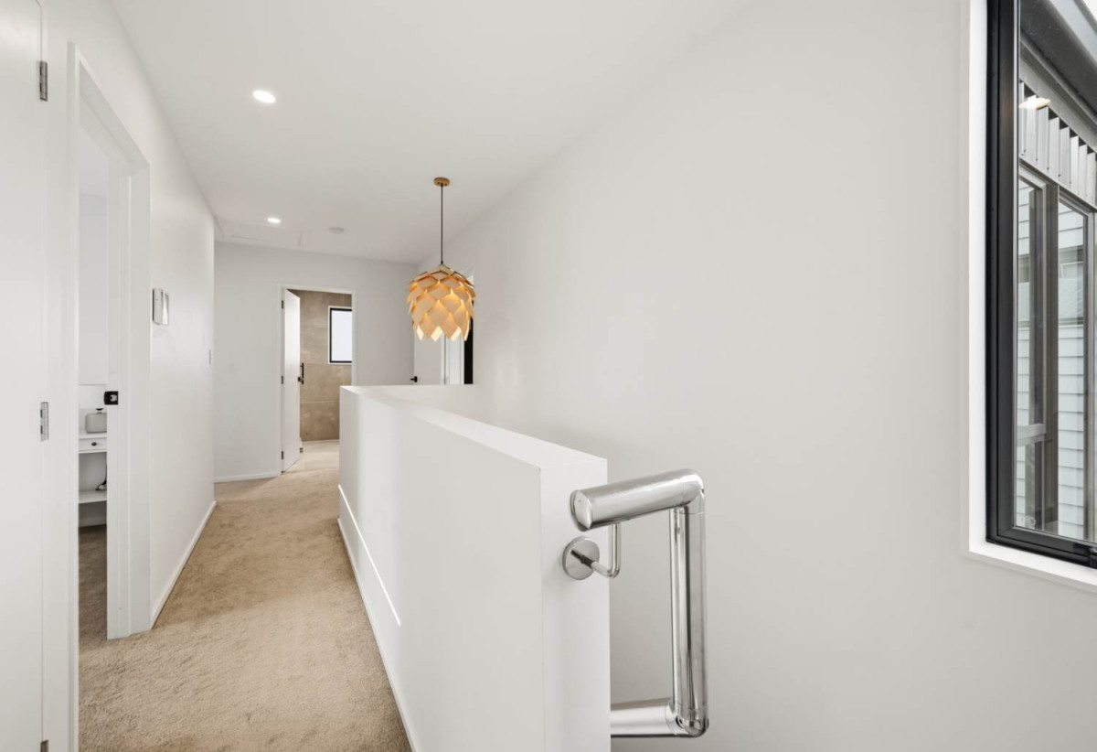 Must sell, 4 beds 2.5 baths home with garage, close to local shops, cafés, parks, motorway access, and the popular Hobsonville Point precinct. 0.4 km to Hobsonville Point Primary School, 0.8 km to Hobsonville Point Secondary School, 14 Possum Lane, Hobsonville, Auckland