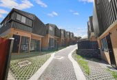 Urgent sale, Standalone 4 beds 2.5 baths townhouse, just minutes from Sylvia Park, motorway access, and key transport routes. 0.7 km to Panama Road School and Otahuhu Intermediate, 5/19 Kotahi Road, Mt Wellington, Auckland