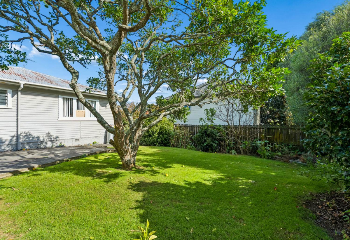 Double Grammar school zone, Freehold standalone 3 beds 2 baths house with carport on 400m2 section, 2.8 km to Epsom Girls’ Grammar School, 3.5 km to Auckland Grammar, 25A Selwyn Road, Epsom, Auckland
