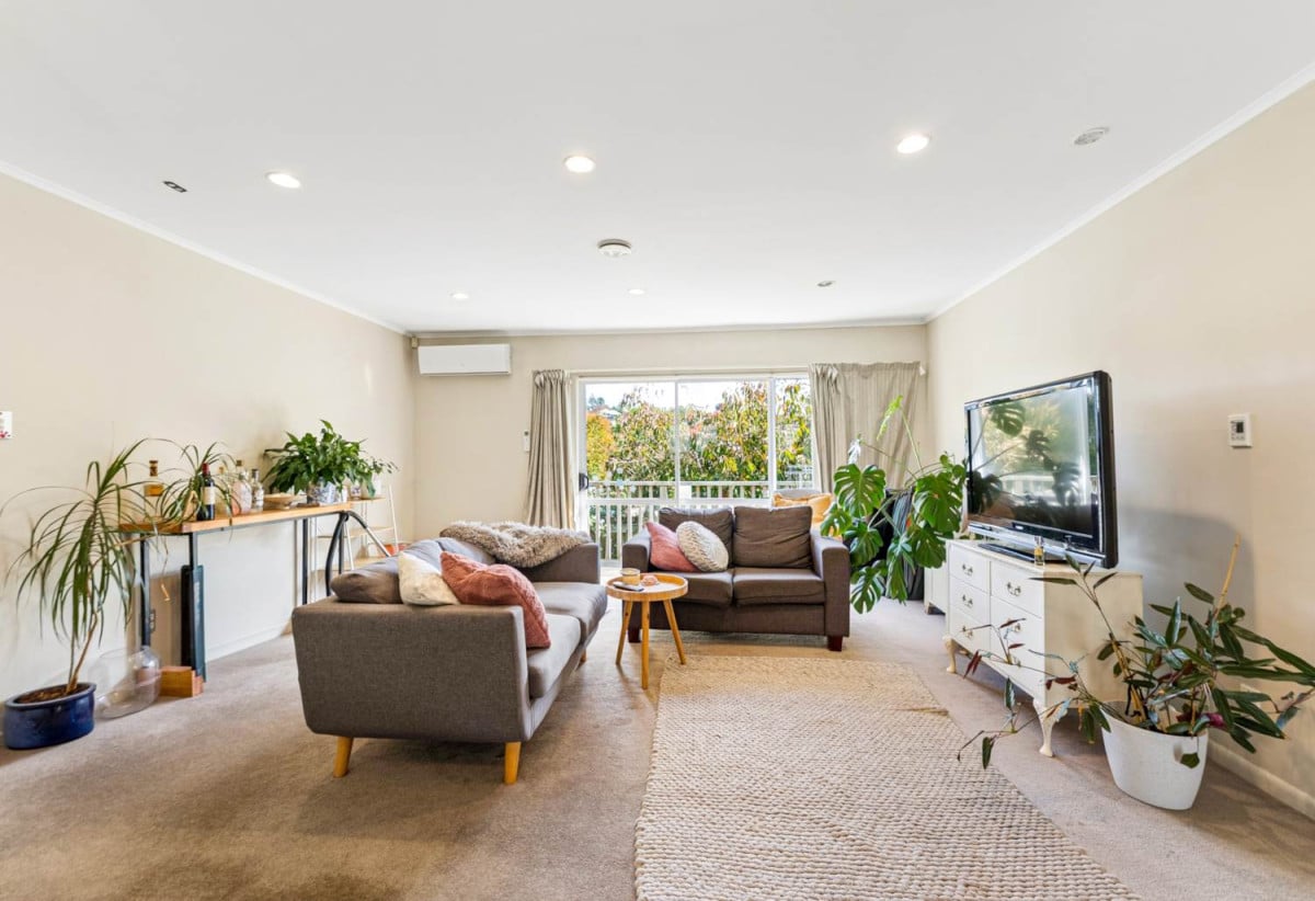 Double Grammar school zone, Freehold standalone 3 beds 2 baths house with carport on 400m2 section, 2.8 km to Epsom Girls’ Grammar School, 3.5 km to Auckland Grammar, 25A Selwyn Road, Epsom, Auckland
