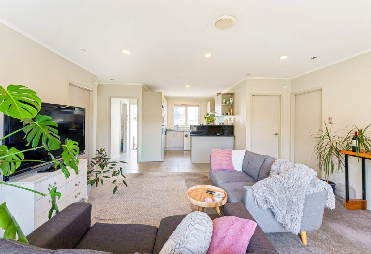 Double Grammar school zone, Freehold standalone 3 beds 2 baths house with carport on 400m2 section, 2.8 km to Epsom Girls’ Grammar School, 3.5 km to Auckland Grammar, 25A Selwyn Road, Epsom, Auckland