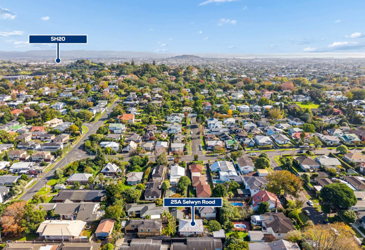 Double Grammar school zone, Freehold standalone 3 beds 2 baths house with carport on 400m2 section, 2.8 km to Epsom Girls’ Grammar School, 3.5 km to Auckland Grammar, 25A Selwyn Road, Epsom, Auckland