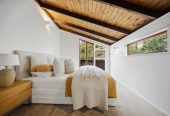 Once in 43 years, 865m2 section on Rangitoto College zone, 4 beds (1ensuite) 2.5 baths house with garage, 0.7 km to Mairangi Bay School, 1.3 km to Campbells Bay School, 1.8 km to Rangitoto College, 19 Beacon Avenue, Campbells Bay, Auckland