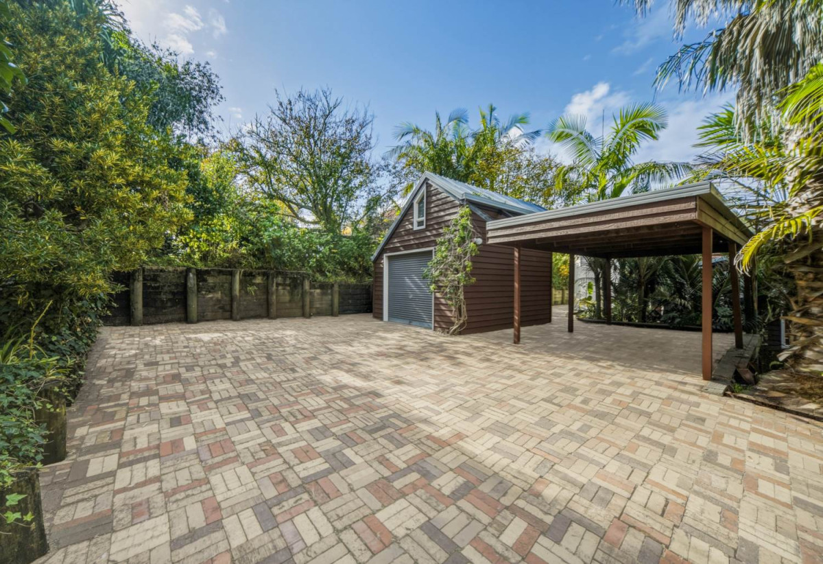 Once in 43 years, 865m2 section on Rangitoto College zone, 4 beds (1ensuite) 2.5 baths house with garage, 0.7 km to Mairangi Bay School, 1.3 km to Campbells Bay School, 1.8 km to Rangitoto College, 19 Beacon Avenue, Campbells Bay, Auckland