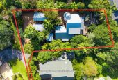 Once in 43 years, 865m2 section on Rangitoto College zone, 4 beds (1ensuite) 2.5 baths house with garage, 0.7 km to Mairangi Bay School, 1.3 km to Campbells Bay School, 1.8 km to Rangitoto College, 19 Beacon Avenue, Campbells Bay, Auckland