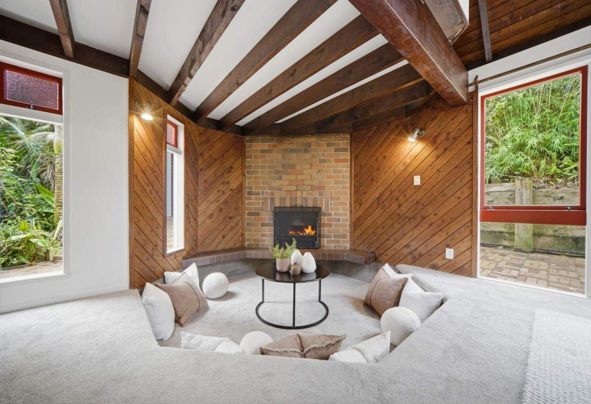 Once in 43 years, 865m2 section on Rangitoto College zone, 4 beds (1ensuite) 2.5 baths house with garage, 0.7 km to Mairangi Bay School, 1.3 km to Campbells Bay School, 1.8 km to Rangitoto College, 19 Beacon Avenue, Campbells Bay, Auckland
