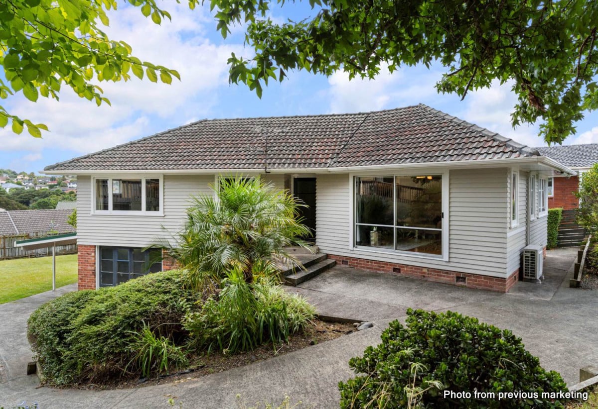 Vendor cashing out, 723m2 section with RC lodged for 5 dwellings, 3 beds 1 bath house with garage, currently rented for $650 per week Until Jan 2027, Located just minutes from motorway access, public transport, schools, and local shopping, 0.6 km to Rangeview Intermediate, 133 Vodanovich Road, Te Atatu South, Auckland