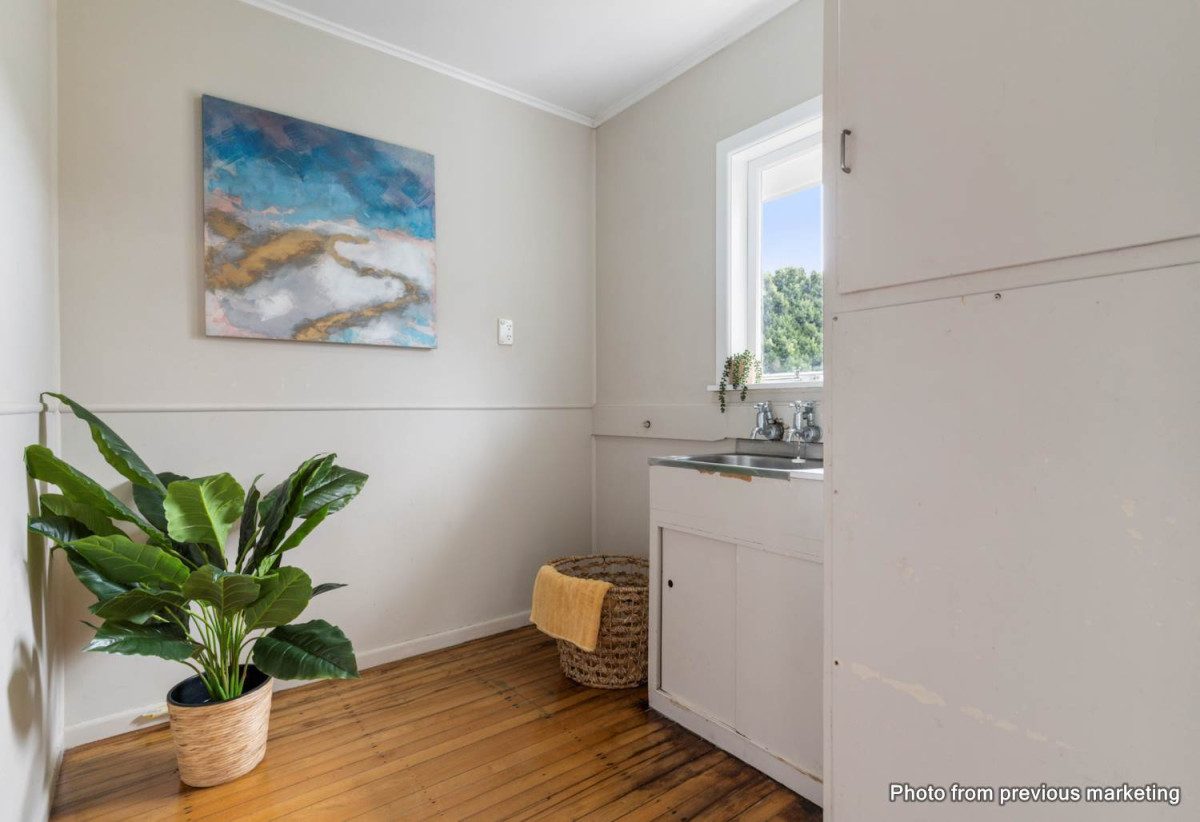 Vendor cashing out, 723m2 section with RC lodged for 5 dwellings, 3 beds 1 bath house with garage, currently rented for $650 per week Until Jan 2027, Located just minutes from motorway access, public transport, schools, and local shopping, 0.6 km to Rangeview Intermediate, 133 Vodanovich Road, Te Atatu South, Auckland