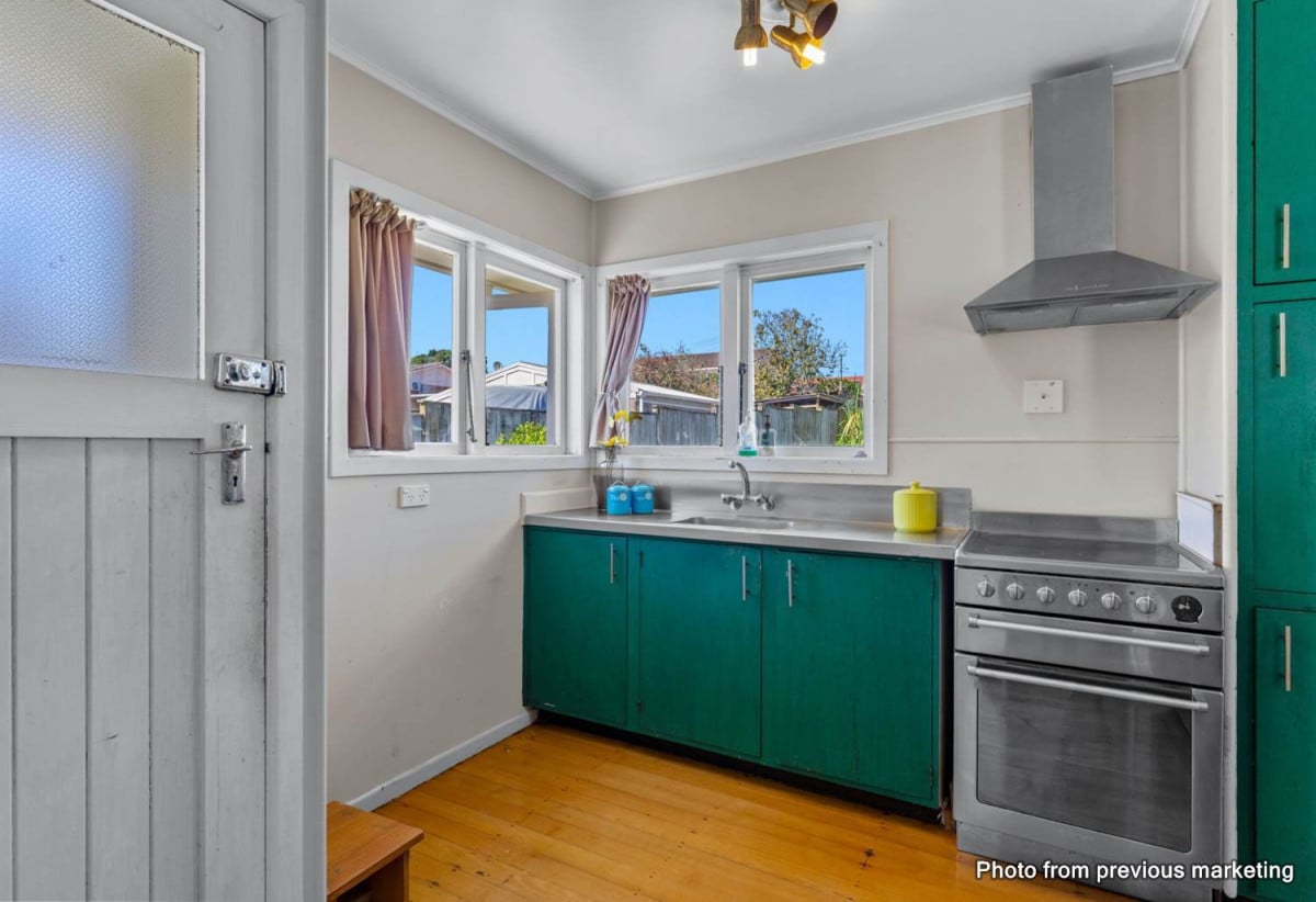 Motivated vendor, 812m2 section, 2 beds 1 bath house, Mixed Housing Urban zoning , Walking distance to Henderson Centre, minutes to motorway on-ramps, 0.7 km to Henderson School, 4 Duncan Avenue, Te Atatu South, Auckland