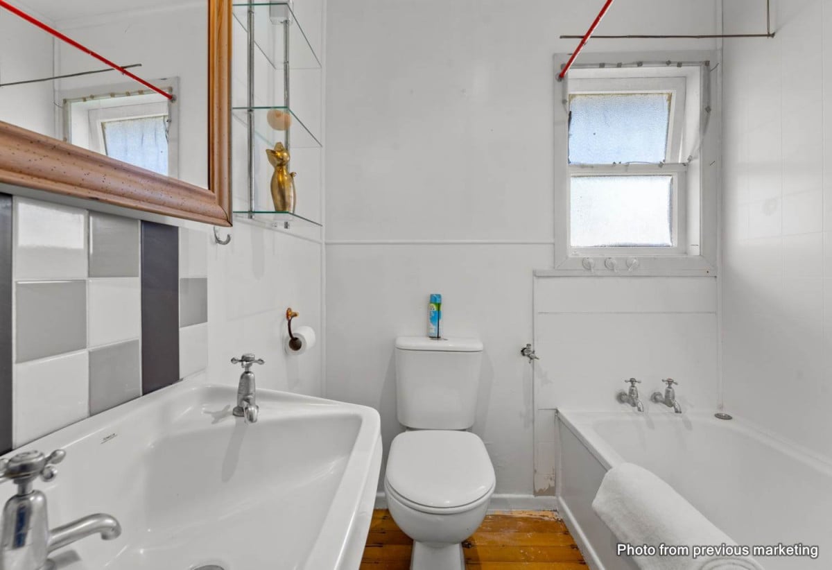 Motivated vendor, 812m2 section, 2 beds 1 bath house, Mixed Housing Urban zoning , Walking distance to Henderson Centre, minutes to motorway on-ramps, 0.7 km to Henderson School, 4 Duncan Avenue, Te Atatu South, Auckland