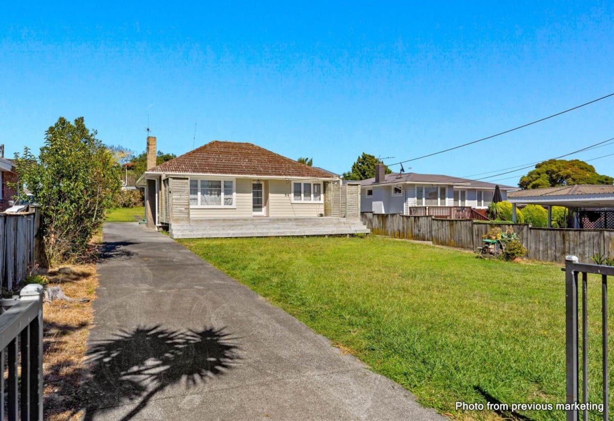 Motivated vendor, 812m2 section, 2 beds 1 bath house, Mixed Housing Urban zoning , Walking distance to Henderson Centre, minutes to motorway on-ramps, 0.7 km to Henderson School, 4 Duncan Avenue, Te Atatu South, Auckland