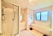 For rent, No smokers., 4 beds 2 baths house with double garage, Available 15th June, 8 West Fairway, Golflands, Auckland