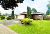 For rent, No smokers., 4 beds 2 baths house with double garage, Available 15th June, 8 West Fairway, Golflands, Auckland