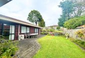 For rent, No smokers., 4 beds 2 baths house with double garage, Available 15th June, 8 West Fairway, Golflands, Auckland