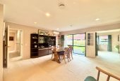 For rent, No smokers., 4 beds 2 baths house with double garage, Available 15th June, 8 West Fairway, Golflands, Auckland