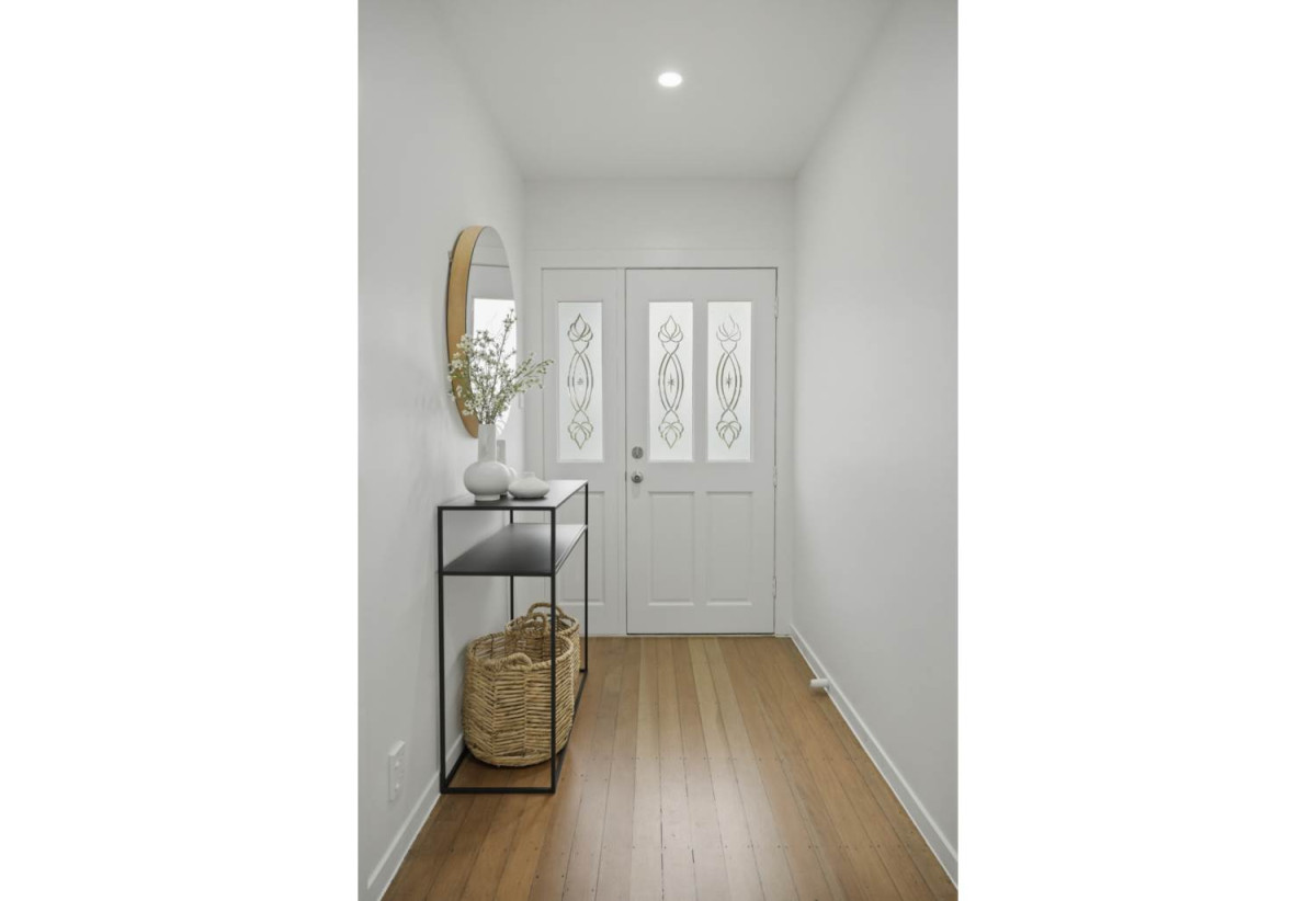 836m2 section, 4 beds 2 baths house, the downstairs level could become a secluded master haven or additional living space, with a single garage and dual driveways providing generous off- street parking, including space for the boat or trailer, 0.9 km to Selwyn College, 60 Ripon Crescent, Meadowbank, Auckland