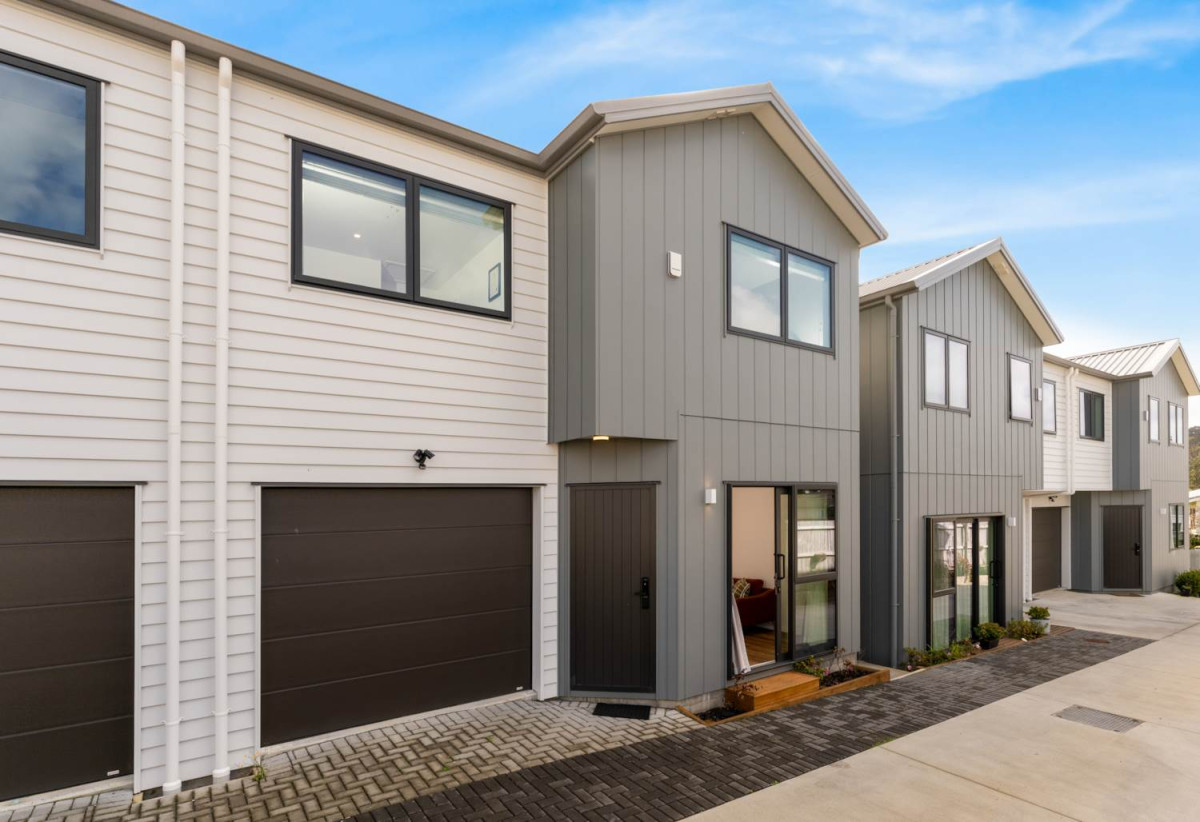 122m2 Freehold 3 beds 2 baths home with garage, Approx. 600m walk to the seaside reserve, Close to Beach Haven amenities and Glenfield Mall, 0.7 km to Birkdale North School, 27c O’Donn Avenue, Beach Haven, Auckland