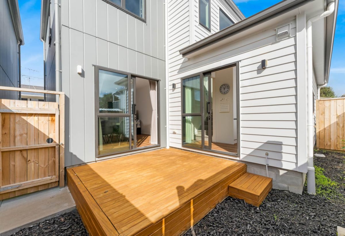 122m2 Freehold 3 beds 2 baths home with garage, Approx. 600m walk to the seaside reserve, Close to Beach Haven amenities and Glenfield Mall, 0.7 km to Birkdale North School, 27c O’Donn Avenue, Beach Haven, Auckland