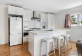 Vendor requires urgent sale, – 1181m2 Corner Site – Ignore Previous Sale Price, 5 beds 2 bath house with garage and 2-beds 1 bath lounge downstairs, downstairs space is currently rented, minutes from Stanmore Bay Beach, schools, parks, shops, cafés, and Whangaparaoa Plaza, 0.5 km to Whangaparaoa College, 4 Matai Road, Stanmore Bay, Auckland