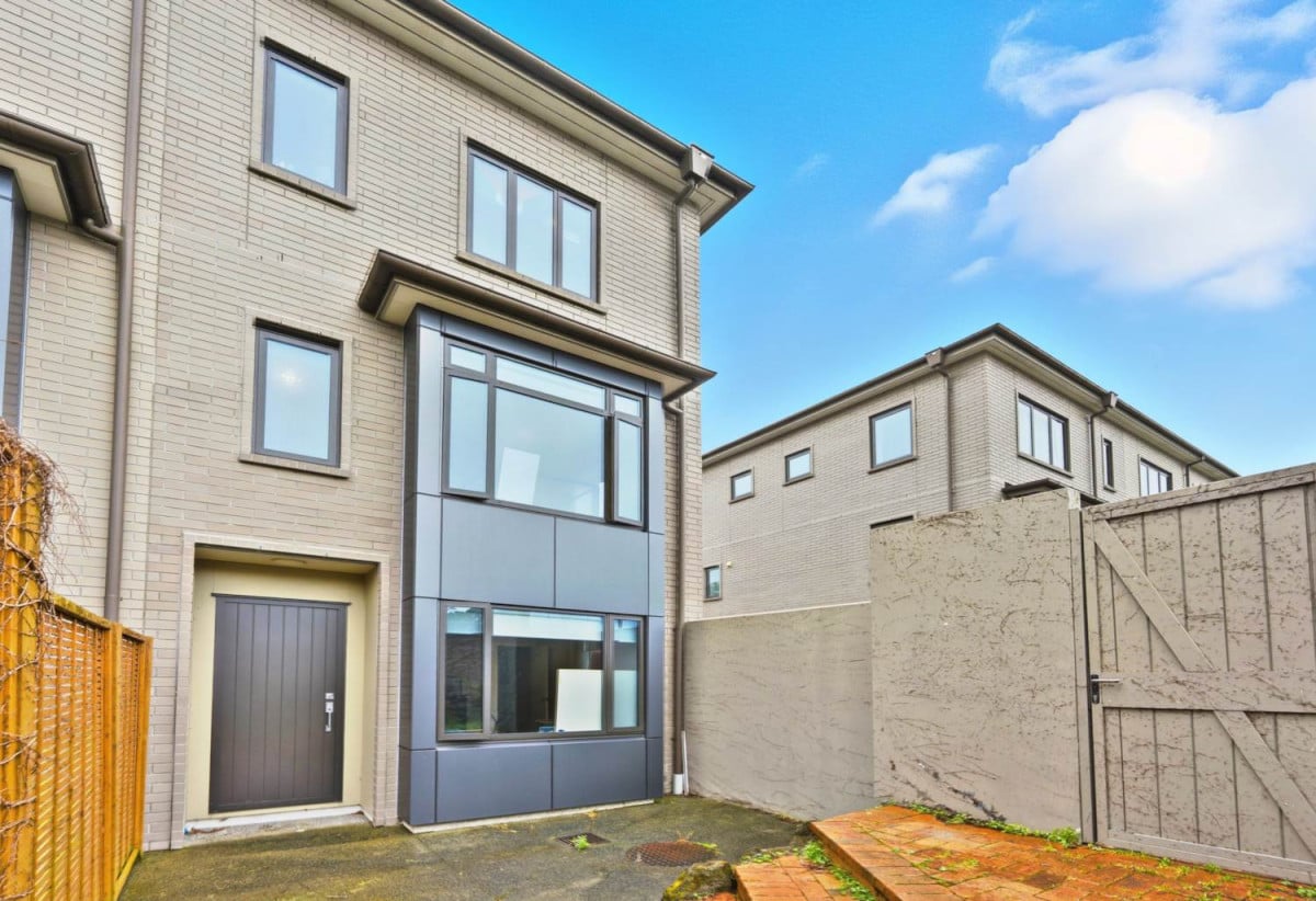 Double Grammar school zone, 3 beds 2 baths home with garage, 1 bed 1 bath and utility room ground floor, 0.8 km to Epsom Girls’ Grammar School, Auckland Grammar, 19/130 Great South Road, Epsom, Auckland