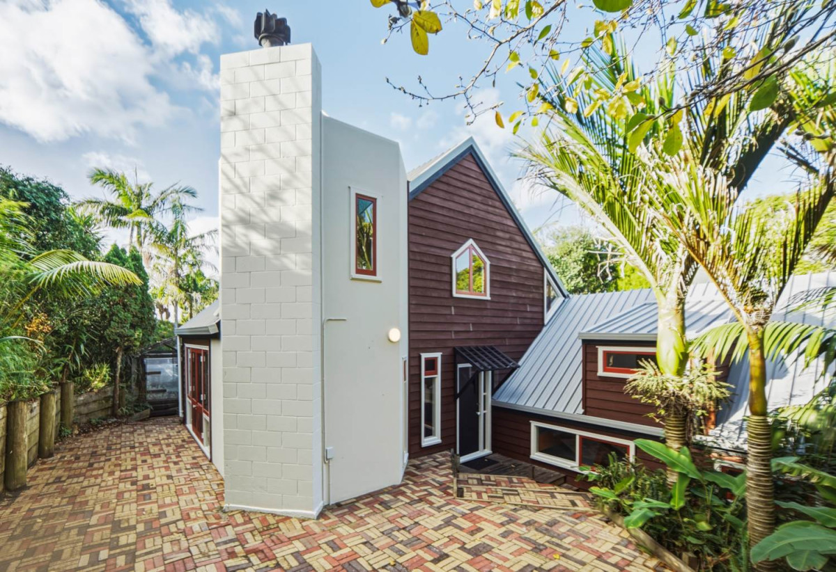 Once in 43 years, 865m2 section on Rangitoto College zone, 4 beds (1ensuite) 2.5 baths house with garage, 0.7 km to Mairangi Bay School, 1.3 km to Campbells Bay School, 1.8 km to Rangitoto College, 19 Beacon Avenue, Campbells Bay, Auckland