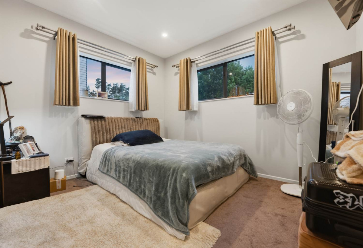 Must sell, Vendor Aussie Bound, Ignore CV, Standalone 5 beds (3 ensuites) 4.5 baths home with garage, 1 ensuite ground floor, close to schools, shops, Auckland Botanic Gardens, motorway access, 0.8 km to Alfriston School, 9/7 Wastney Road, Alfriston