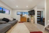 Must sell, Vendor Aussie Bound, Ignore CV, Standalone 5 beds (3 ensuites) 4.5 baths home with garage, 1 ensuite ground floor, close to schools, shops, Auckland Botanic Gardens, motorway access, 0.8 km to Alfriston School, 9/7 Wastney Road, Alfriston