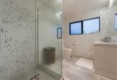 Must sell, Vendor Aussie Bound, Ignore CV, Standalone 5 beds (3 ensuites) 4.5 baths home with garage, 1 ensuite ground floor, close to schools, shops, Auckland Botanic Gardens, motorway access, 0.8 km to Alfriston School, 9/7 Wastney Road, Alfriston