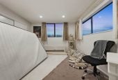 Must sell, Vendor Aussie Bound, Ignore CV, Standalone 5 beds (3 ensuites) 4.5 baths home with garage, 1 ensuite ground floor, close to schools, shops, Auckland Botanic Gardens, motorway access, 0.8 km to Alfriston School, 9/7 Wastney Road, Alfriston