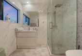 Must sell, Vendor Aussie Bound, Ignore CV, Standalone 5 beds (3 ensuites) 4.5 baths home with garage, 1 ensuite ground floor, close to schools, shops, Auckland Botanic Gardens, motorway access, 0.8 km to Alfriston School, 9/7 Wastney Road, Alfriston