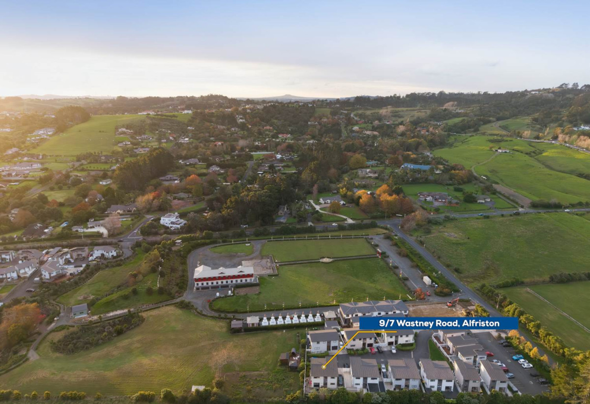 Must sell, Vendor Aussie Bound, Ignore CV, Standalone 5 beds (3 ensuites) 4.5 baths home with garage, 1 ensuite ground floor, close to schools, shops, Auckland Botanic Gardens, motorway access, 0.8 km to Alfriston School, 9/7 Wastney Road, Alfriston