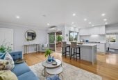 Botany Downs Secondary College zone, 2 Kitchens, Home and in come on 1200m2 section, 275m2 6 beds ( 1 ensuite) 3 baths house with double garage and 2-beds granny, close to schools, Botany Town Centre, Meadowlands Shopping Centre, 0.4 km to Point View School, 35 Anaheim Boulevard, Shamrock Park, Auckland
