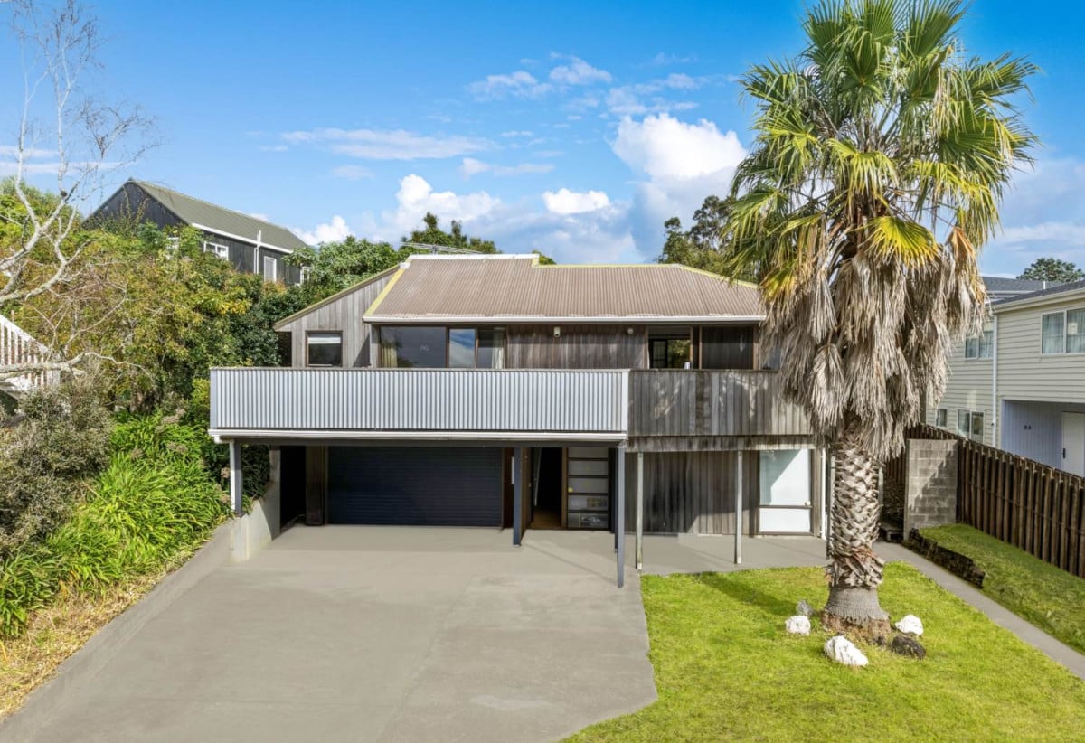 Once in 14 years, 702m2 section, 3 beds 1.5 bath house with double garage, 1 rumpus room with toilet downstairs, easy access to Westgate Shopping Centre, Royal Heights shops and supermarkets, motorway access, 0.6 km to Colwill School Massey, 7 Widmore Drive, Massey, Auckland