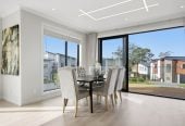 6 beds (2 ensuites) 4.5 baths house with double garage and 2 beds granny, close to schools, coastal walkways, reserves, beach, shops, easy motorway access, 0.3 km to Hobsonville Point Primary School, 0.8 km to Hobsonville Point Secondary School, 8 La Bella Road, Hobsonville, Auckland