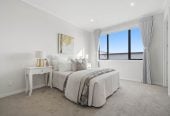 6 beds (2 ensuites) 4.5 baths house with double garage and 2 beds granny, close to schools, coastal walkways, reserves, beach, shops, easy motorway access, 0.3 km to Hobsonville Point Primary School, 0.8 km to Hobsonville Point Secondary School, 8 La Bella Road, Hobsonville, Auckland