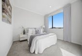 6 beds (2 ensuites) 4.5 baths house with double garage and 2 beds granny, close to schools, coastal walkways, reserves, beach, shops, easy motorway access, 0.3 km to Hobsonville Point Primary School, 0.8 km to Hobsonville Point Secondary School, 8 La Bella Road, Hobsonville, Auckland
