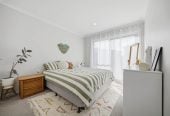 6 beds (2 ensuites) 4.5 baths house with double garage and 2 beds granny, close to schools, coastal walkways, reserves, beach, shops, easy motorway access, 0.3 km to Hobsonville Point Primary School, 0.8 km to Hobsonville Point Secondary School, 8 La Bella Road, Hobsonville, Auckland