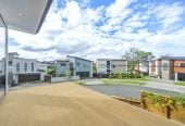 6 beds (2 ensuites) 4.5 baths house with double garage and 2 beds granny, close to schools, coastal walkways, reserves, beach, shops, easy motorway access, 0.3 km to Hobsonville Point Primary School, 0.8 km to Hobsonville Point Secondary School, 8 La Bella Road, Hobsonville, Auckland