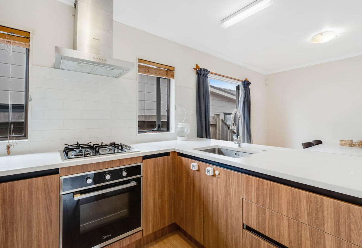 Freehold, Standalone & Affordable 3 beds 1 bath house with 2 car parks, close to Westgate & NorthWest Shopping Centres, Costco, motorway access, and local schools including West Harbour School, 56 Fitzherbert Avenue, West Harbour, Auckland