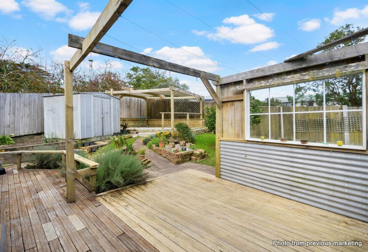 The vendor is under pressure and needs it go, 2 standalone Dwellings on 837m2 section, Front dwelling offers multiple bedrooms, bathroom facilities, and double garage, Rear home has been modified from its original layout and offers additional living space, close to beaches, shops, and local amenities, 1.1 km to Stanmore Bay School, 4 Brian Crescent, Stanmore Bay, Auckland