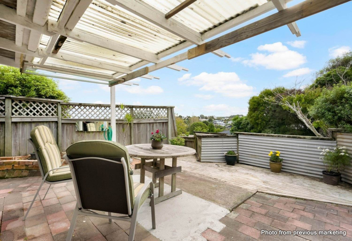 The vendor is under pressure and needs it go, 2 standalone Dwellings on 837m2 section, Front dwelling offers multiple bedrooms, bathroom facilities, and double garage, Rear home has been modified from its original layout and offers additional living space, close to beaches, shops, and local amenities, 1.1 km to Stanmore Bay School, 4 Brian Crescent, Stanmore Bay, Auckland