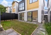 Standalone 4 beds (2 ensuites) 3 baths home with garage, 1 ensuite ground floor, close to schools town centre, motorway access, 0.6 km to Rosehill Intermediate, 0.7 km to Rosehill College, 19/31 Goodwin Drive, Papakura, Auckland