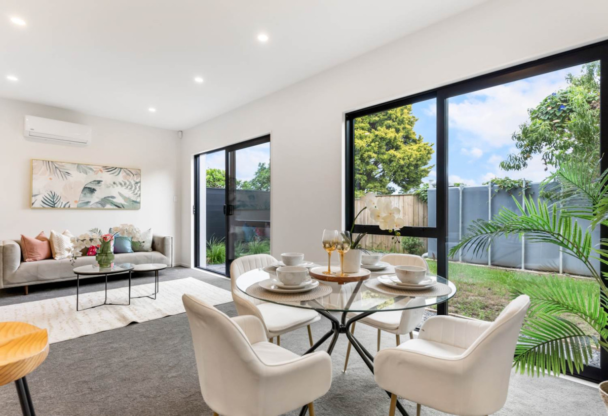 Standalone 4 beds (2 ensuites) 3 baths home with garage, 1 ensuite ground floor, close to schools town centre, motorway access, 0.6 km to Rosehill Intermediate, 0.7 km to Rosehill College, 19/31 Goodwin Drive, Papakura, Auckland