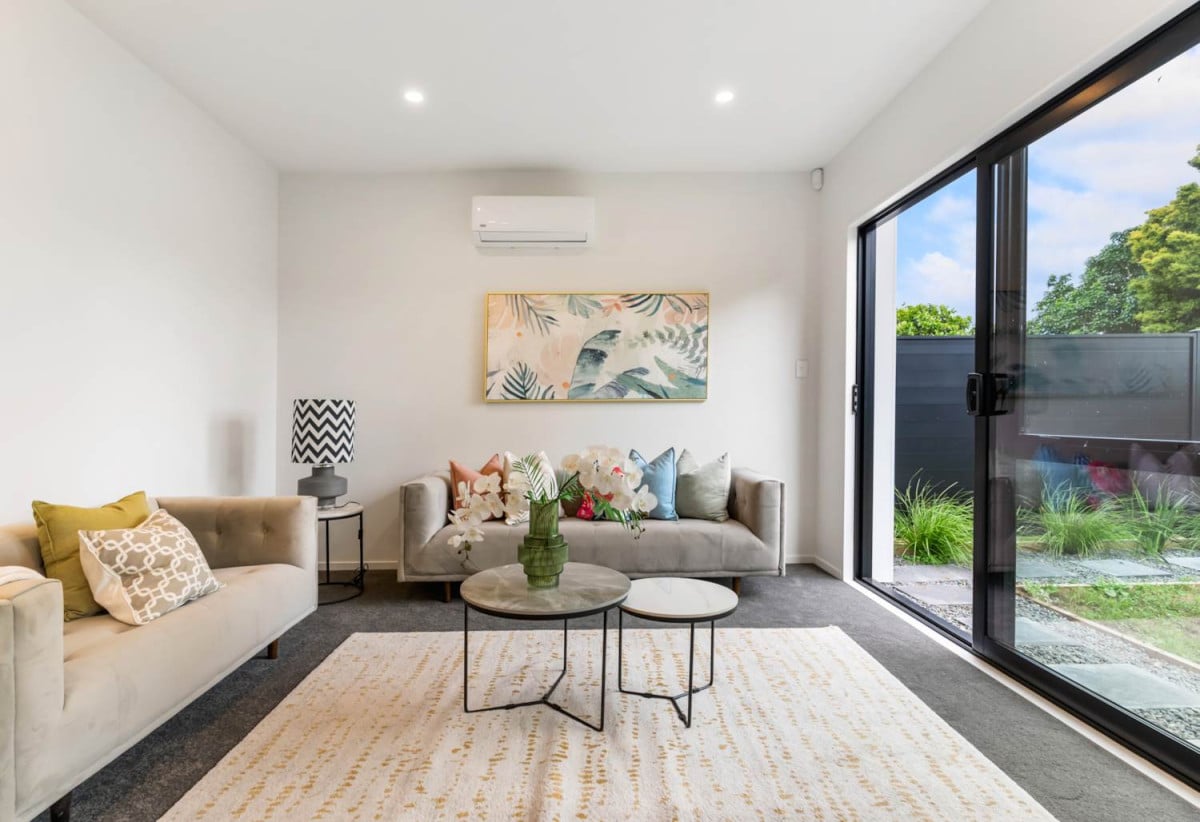 Standalone 4 beds (2 ensuites) 3 baths home with garage, 1 ensuite ground floor, close to schools town centre, motorway access, 0.6 km to Rosehill Intermediate, 0.7 km to Rosehill College, 19/31 Goodwin Drive, Papakura, Auckland