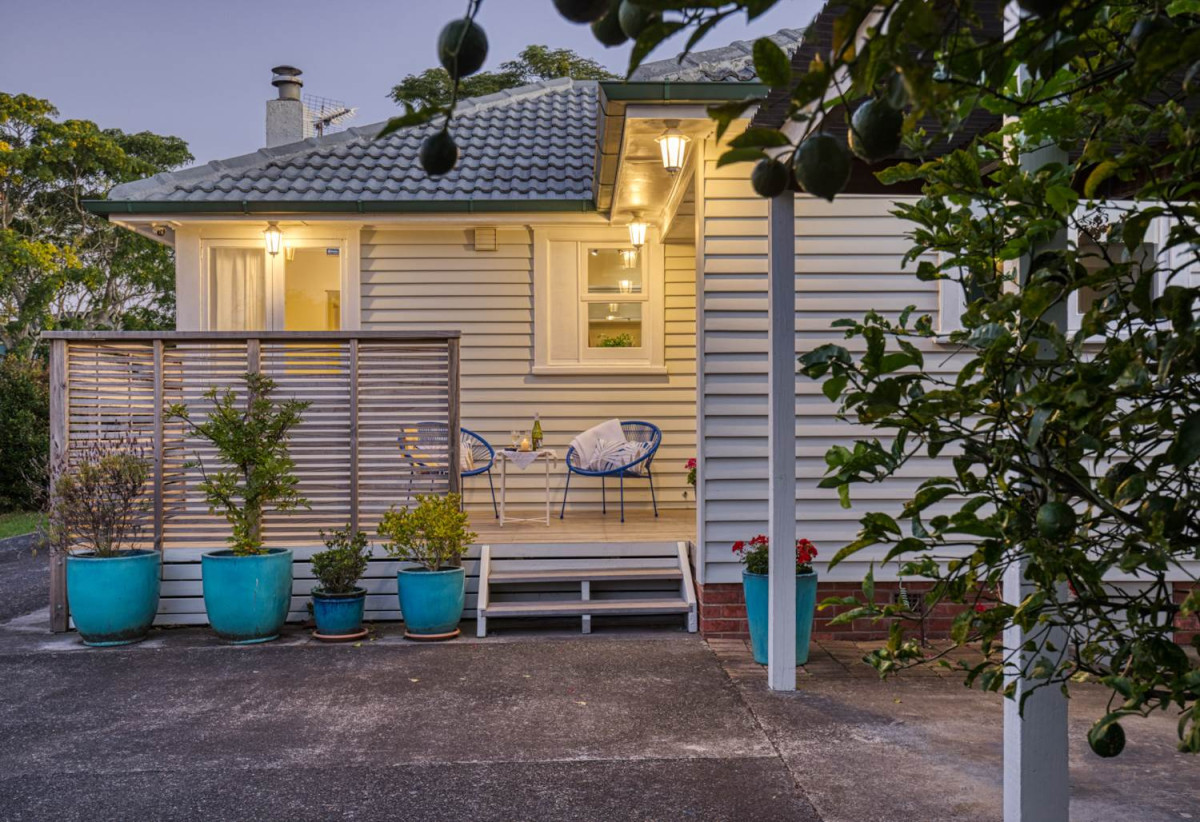Renovated 3 beds 1 bath house with carport, just a short stroll from the train station, local cafés, and Southmall, close to school motorway access, 0.5 km to Manurewa High School, 1/19 Martin Road, Manurewa, Auckland