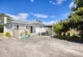 Renovated 3 beds 1 bath house with carport, just a short stroll from the train station, local cafés, and Southmall, close to school motorway access, 0.5 km to Manurewa High School, 1/19 Martin Road, Manurewa, Auckland
