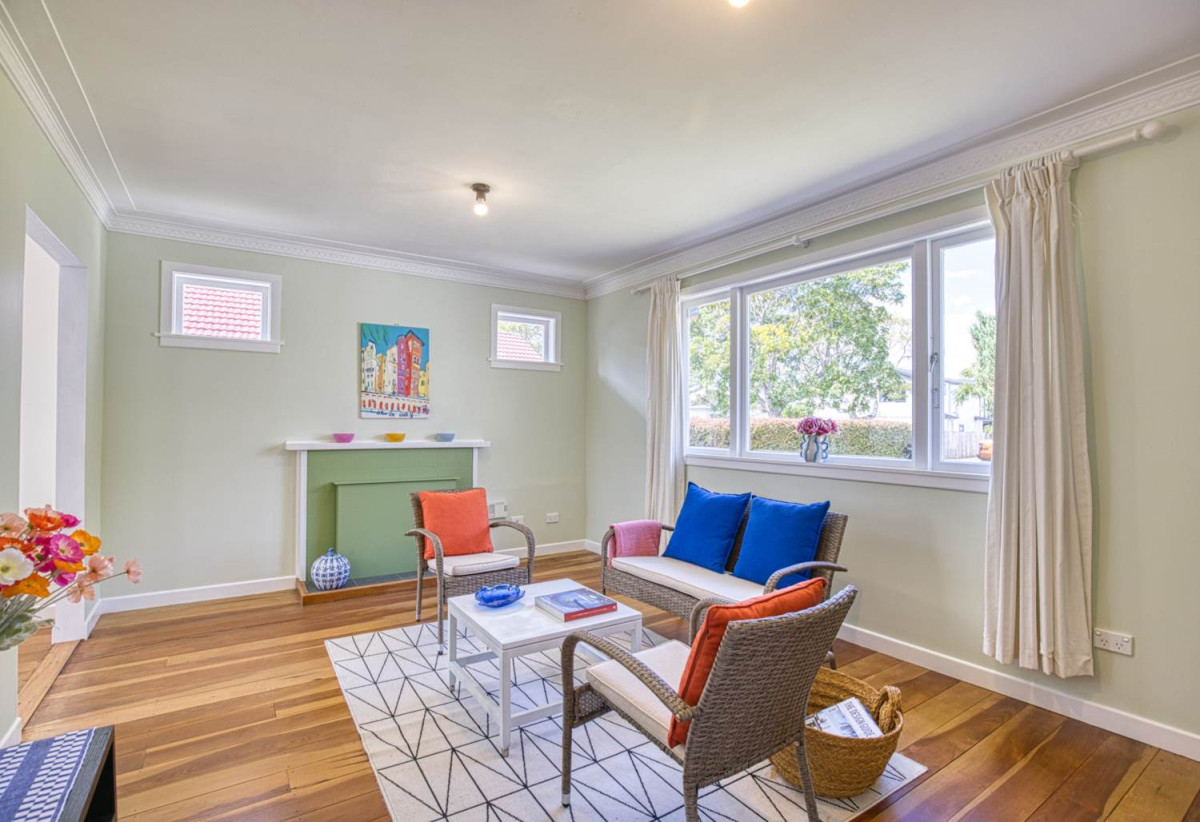 Renovated 3 beds 1 bath house with carport, just a short stroll from the train station, local cafés, and Southmall, close to school motorway access, 0.5 km to Manurewa High School, 1/19 Martin Road, Manurewa, Auckland
