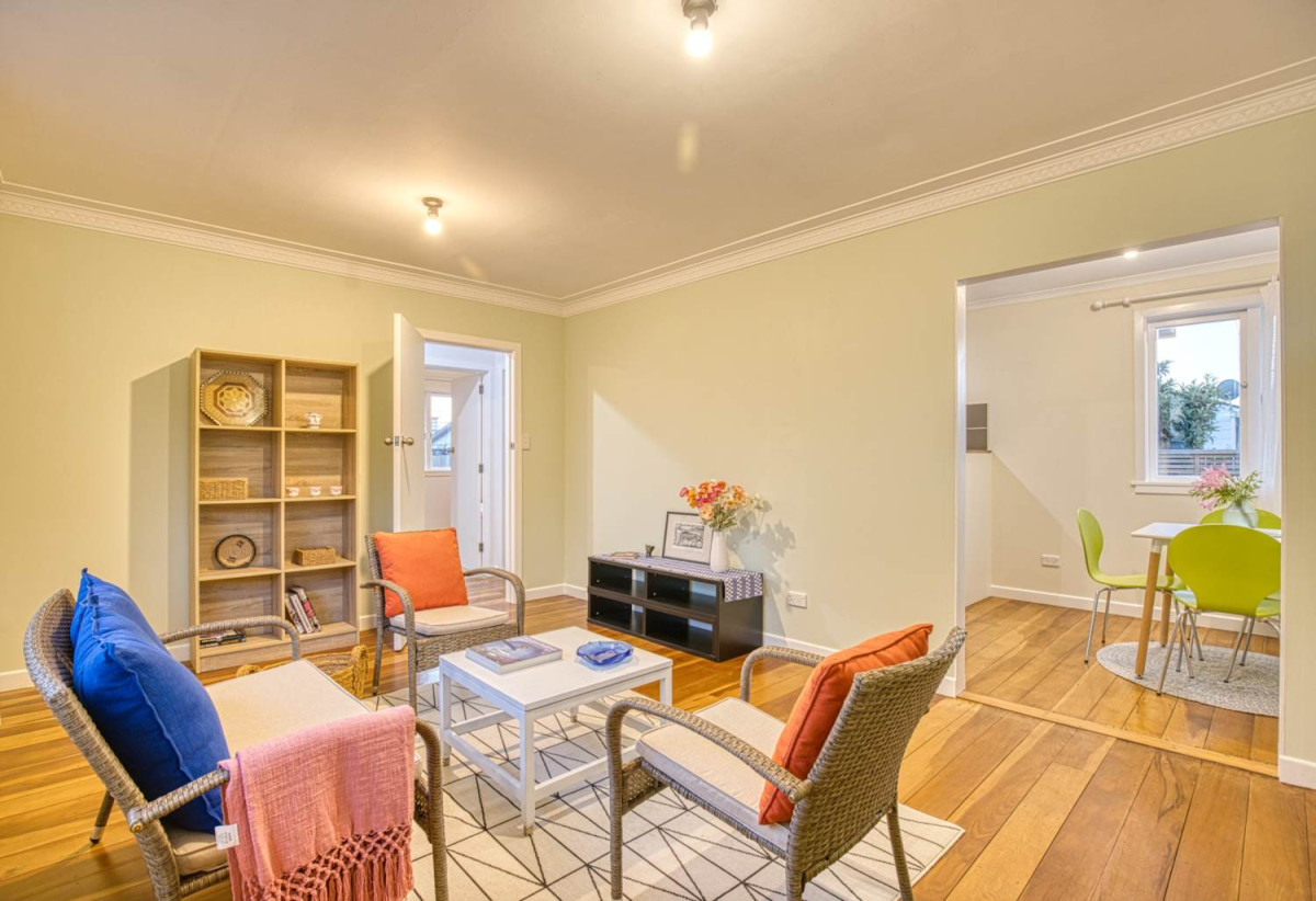Renovated 3 beds 1 bath house with carport, just a short stroll from the train station, local cafés, and Southmall, close to school motorway access, 0.5 km to Manurewa High School, 1/19 Martin Road, Manurewa, Auckland