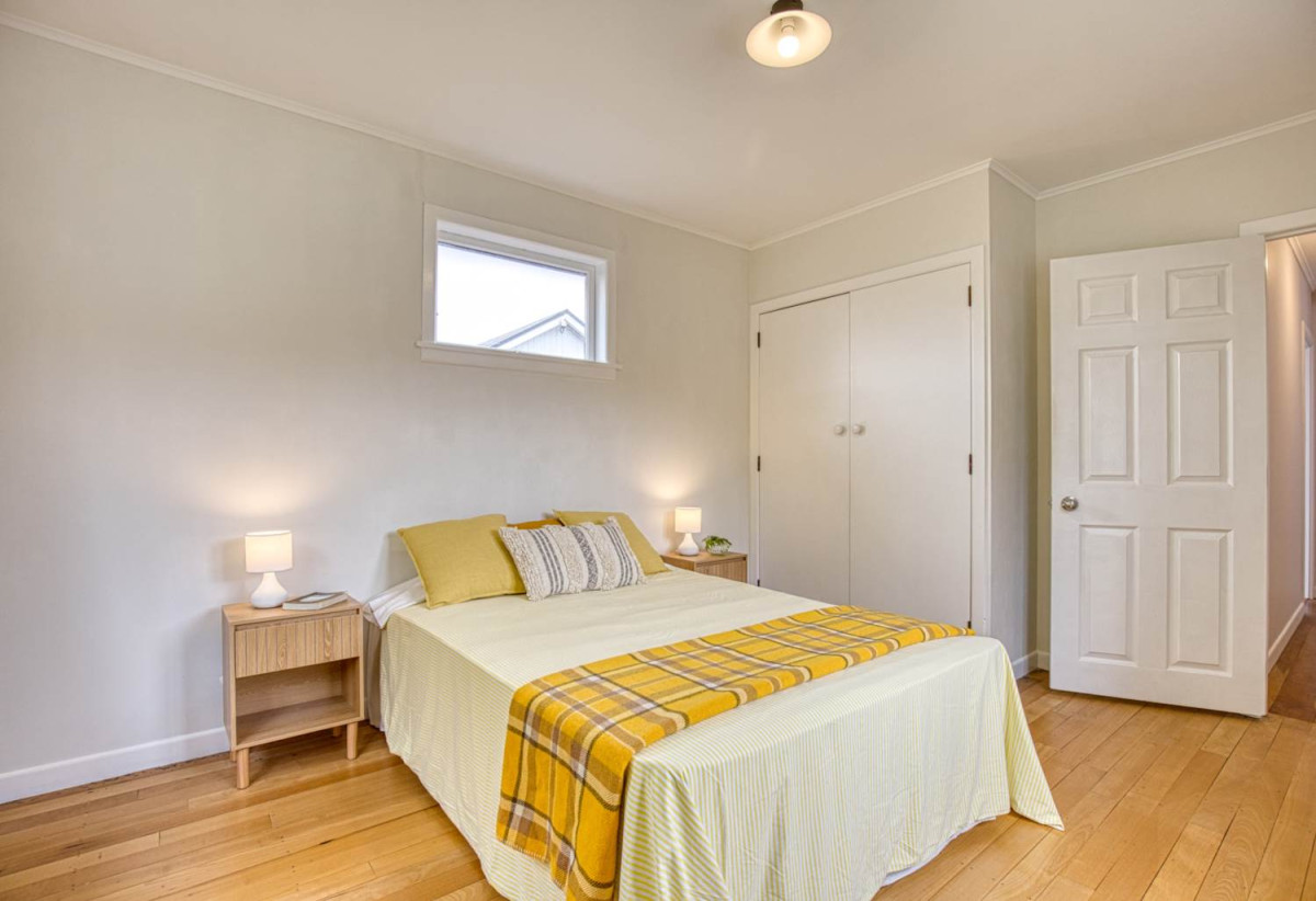 Renovated 3 beds 1 bath house with carport, just a short stroll from the train station, local cafés, and Southmall, close to school motorway access, 0.5 km to Manurewa High School, 1/19 Martin Road, Manurewa, Auckland